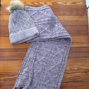 NEVER WORN Matching Hat and Scarf